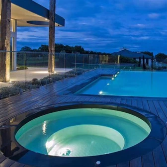 Akrüülist lõpmatuse bassein